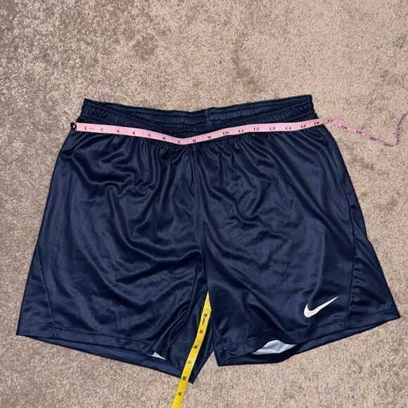 Nike Dri Fit Challenger Shorts! - Picture 5 of 8